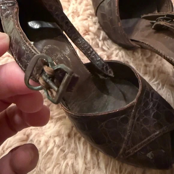 VTG 1940s or 50s Alligator Pumps Brown Leather Women